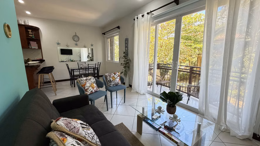 Venta apto con balcón y amenidades completas, Jacó, Garabito. (FE)