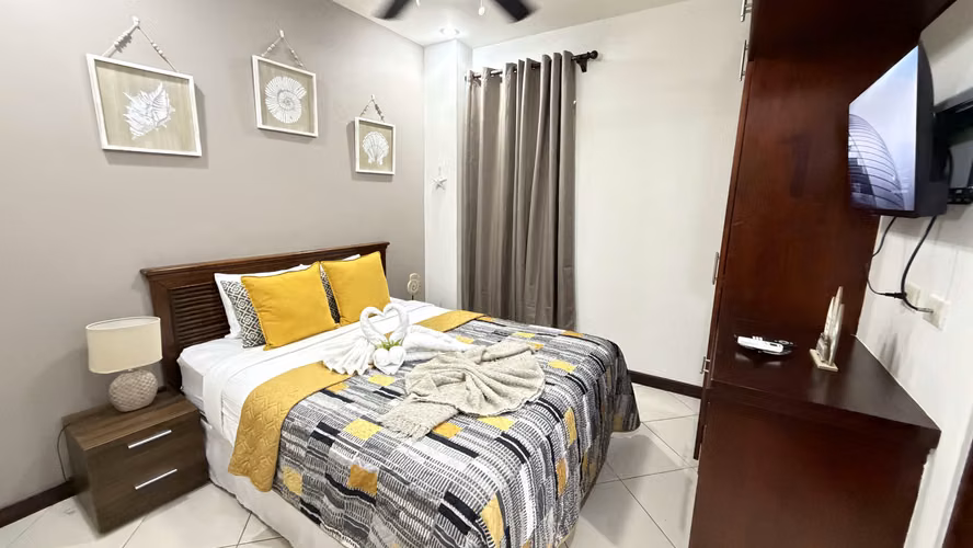 Venta apto con balcón y amenidades completas, Jacó, Garabito. (FE)