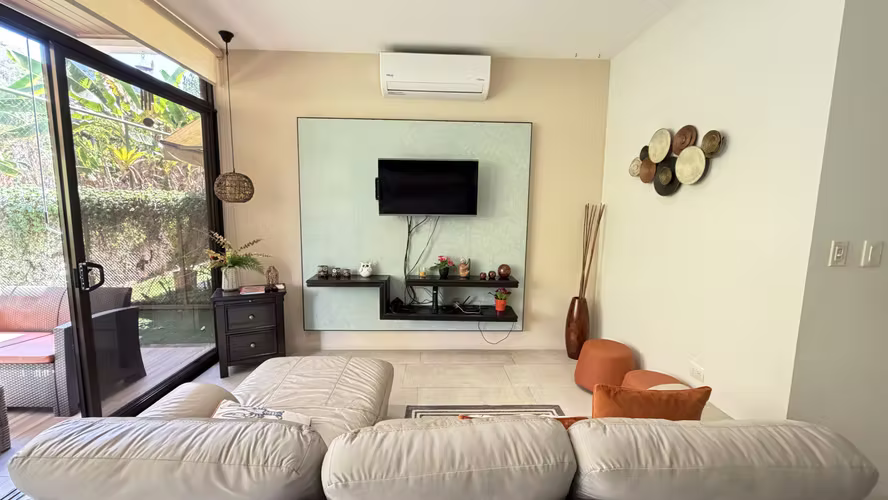 Venta apto moderno con terraza y jardín, Jacó, Garabito. (FE) - Imagen 3