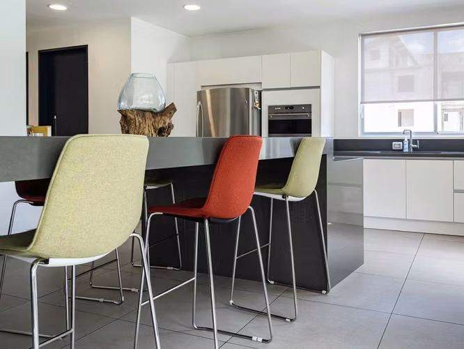 Spacious 255 m² Apartment with Private Garden in a Residential Area of Santa Ana - Imagen 5