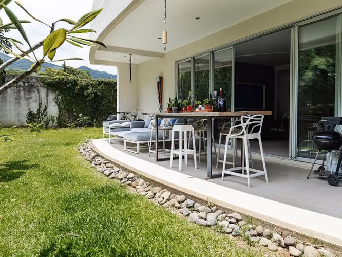 Spacious 255 m² Apartment with Private Garden in a Residential Area of Santa Ana - Imagen 15