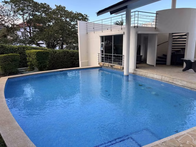 Spacious 255 m² Apartment with Private Garden in a Residential Area of Santa Ana - Imagen 19