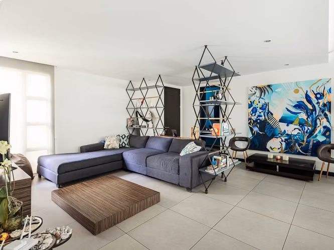 Spacious 255 m² Apartment with Private Garden in a Residential Area of Santa Ana - Imagen 2