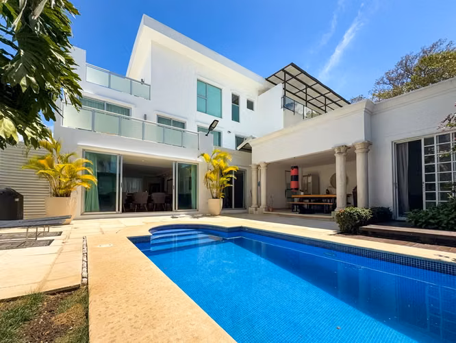 VENTA DE CASA EN CONDOMINIO NUVO CON PISCINA