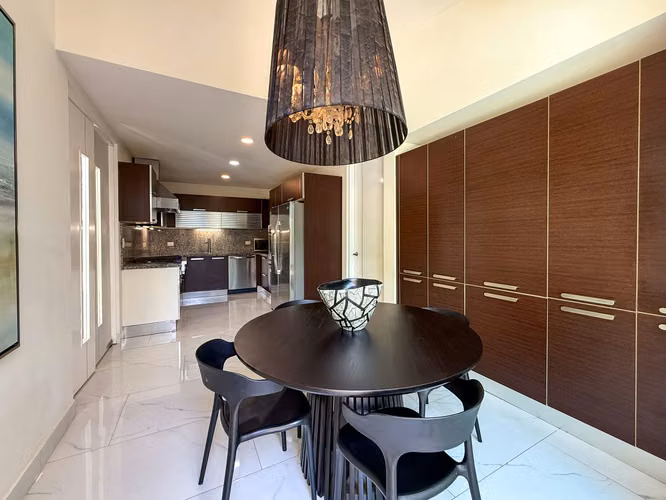 VENTA DE CASA EN CONDOMINIO NUVO CON PISCINA