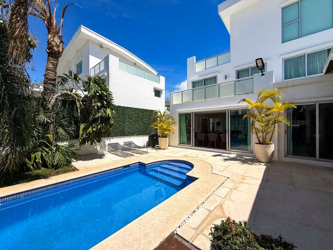 VENTA DE CASA EN CONDOMINIO NUVO CON PISCINA