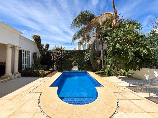 VENTA DE CASA EN CONDOMINIO NUVO CON PISCINA