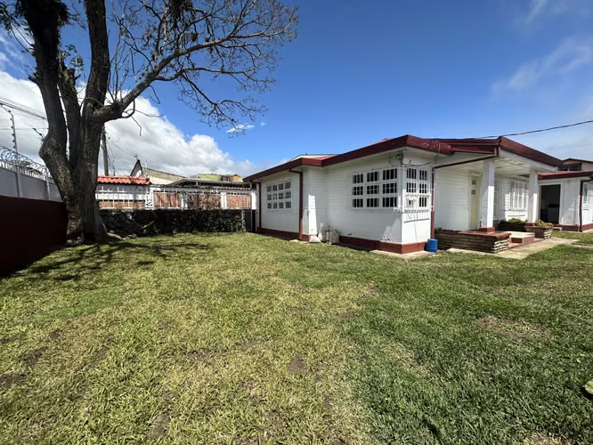 Oportunidad de Inversión / venta de casa de un nivel con amplio terreno Cartago - Imagen 1
