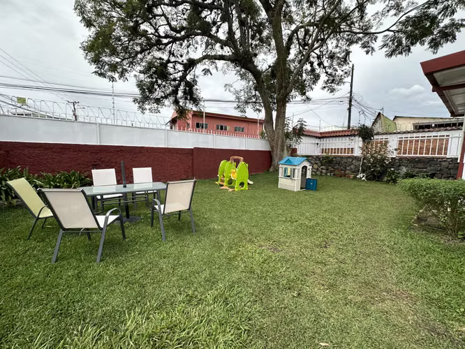 Oportunidad de Inversión / venta de casa de un nivel con amplio terreno Cartago - Imagen 2