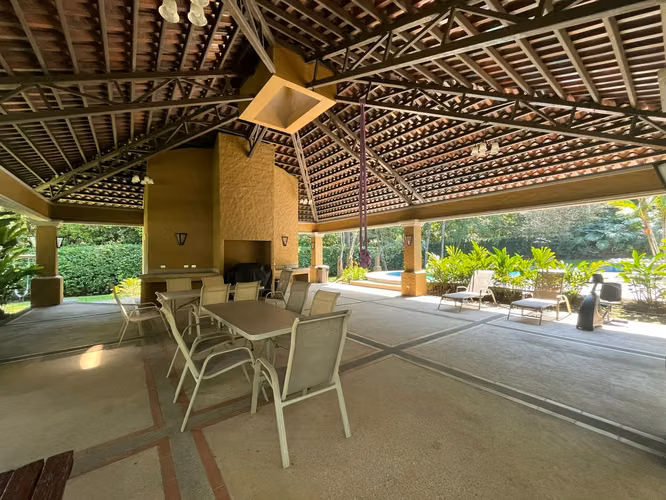 Se vende amplia casa en Condominio Jaragua-Brasil De Mora - Imagen 5