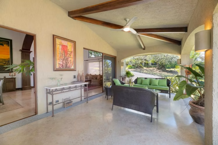 Se vende amplia casa en Condominio Jaragua-Brasil De Mora - Imagen 6
