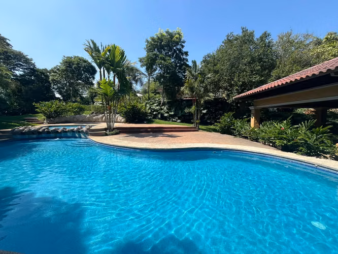 Se vende amplia casa en Condominio Jaragua-Brasil De Mora - Imagen 17
