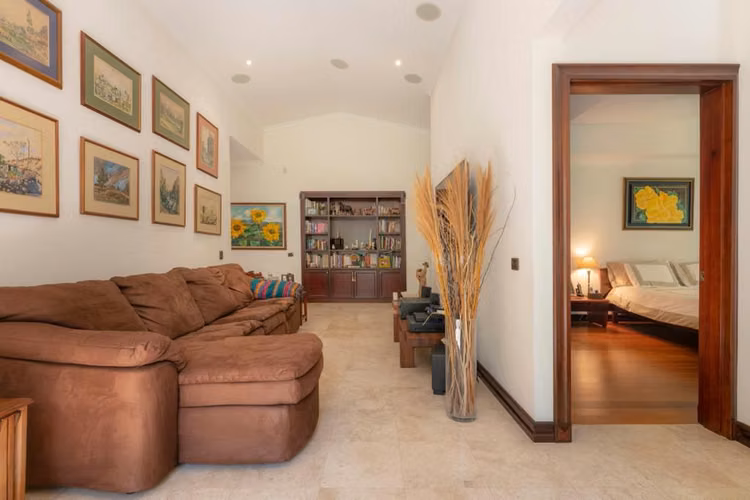 Se vende amplia casa en Condominio Jaragua-Brasil De Mora - Imagen 2