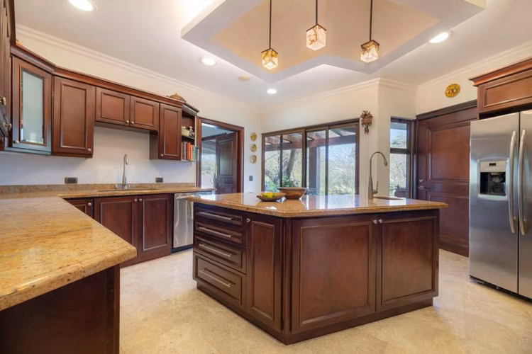 Se vende amplia casa en Condominio Jaragua-Brasil De Mora - Imagen 7
