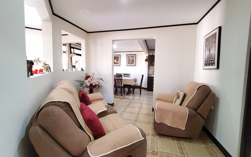 Casa 2 plantas 4 habitaciones y oficina - Taras, Cartago