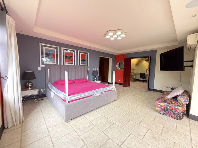 En Alquiler, Icónica Casa Estilo Morisco con Vistas Panorámicas en Escazú – ID25645 - Imagen 9
