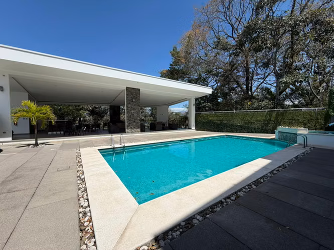 Se vende Casa en Santa Ana.