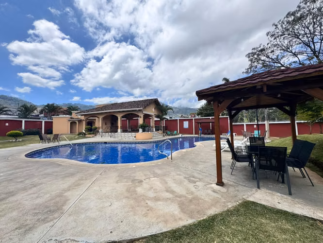 Venta de espectacular casa en condominio en Alajuelita -EU