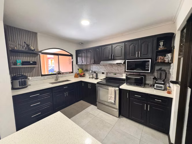 Venta de espectacular casa en condominio en Alajuelita -EU