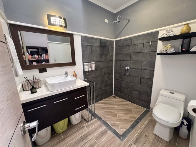 Venta de espectacular casa en condominio en Alajuelita -EU