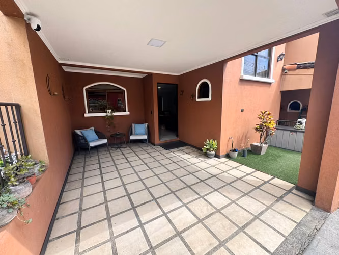 Venta de espectacular casa en condominio en Alajuelita -EU