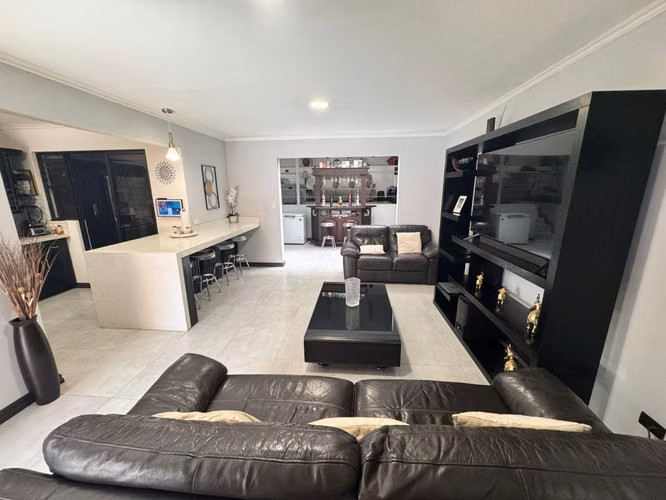 Venta de espectacular casa en condominio en Alajuelita -EU