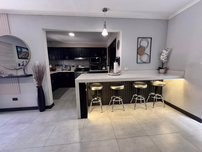 Venta de espectacular casa en condominio en Alajuelita -EU