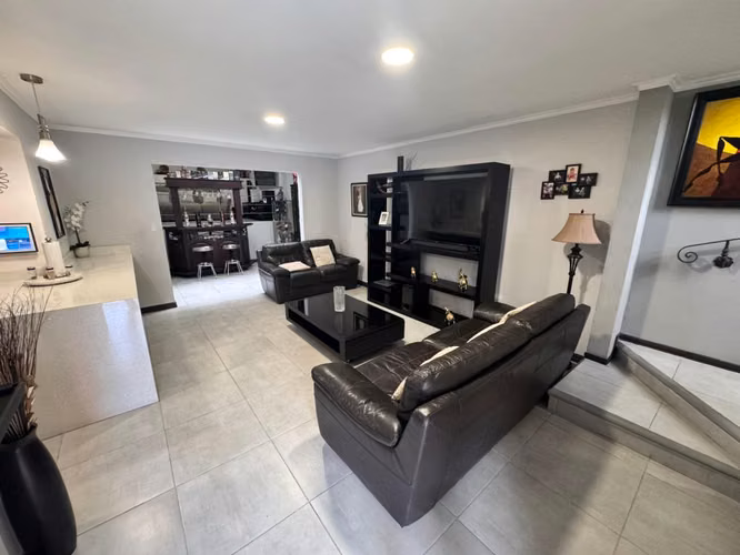 Venta de espectacular casa en condominio en Alajuelita -EU