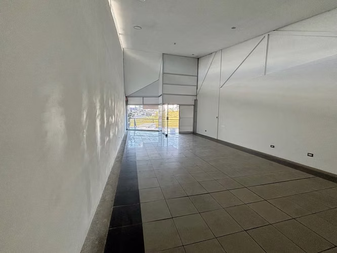 Alquiler de local comercial en Freses, Curridabat - Imagen 4