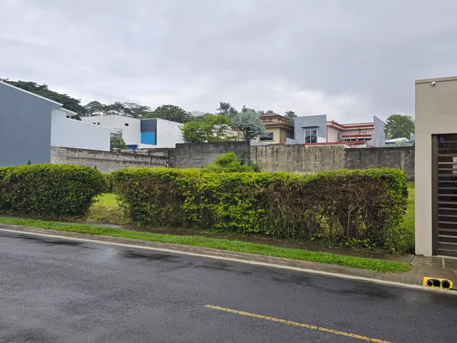 Lote en venta en San Joaquín de Flores: Construya su futuro en el corazón de Heredia (Ref: 62)