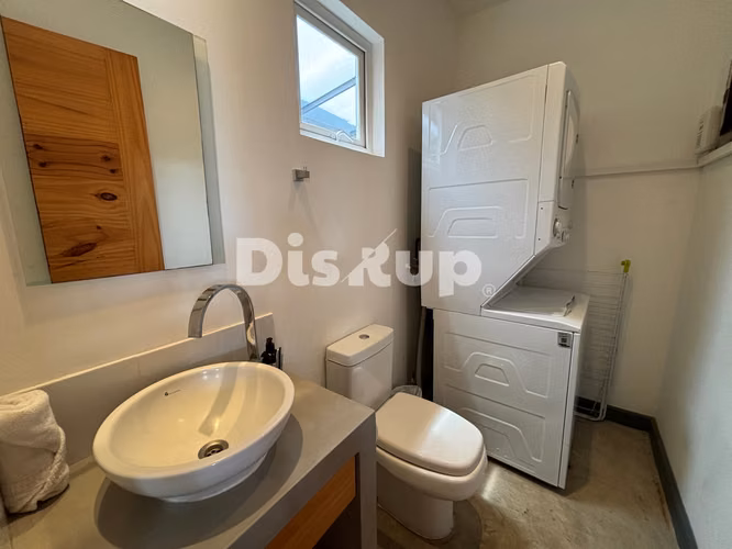Venta de moderna casa de 2 hab. Amplio patio. Río Oro, Santa Ana