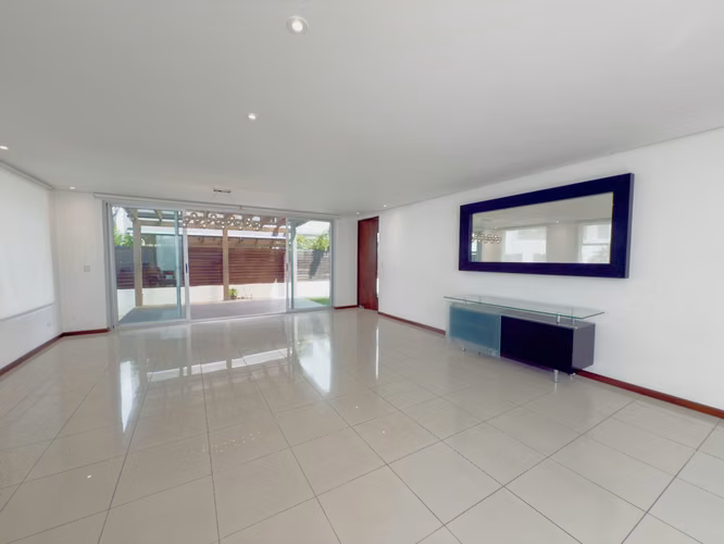 Casa Aura: Moderna casa de 3 pisos en el corazón de Santa Ana - Imagen 5
