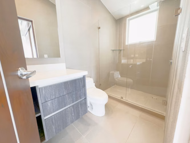 Casa Aura: Moderna casa de 3 pisos en el corazón de Santa Ana - Imagen 16