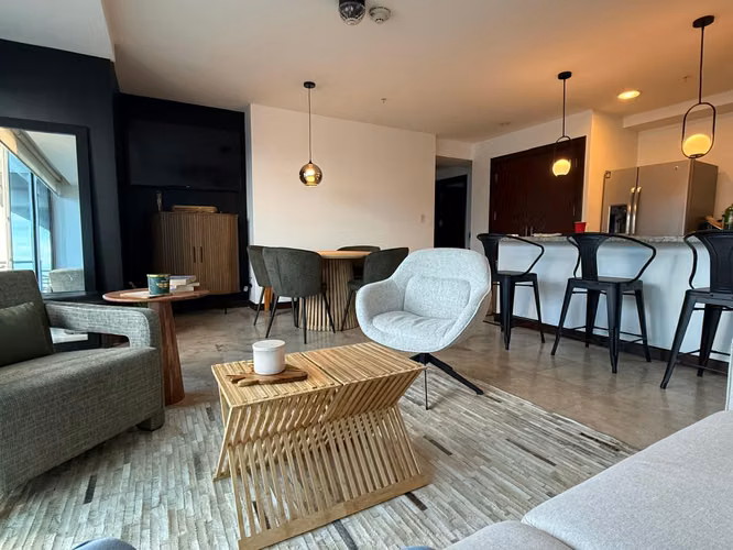 VRAPPC-5006 PASEO COLON PRECIOSO APARTAMENTO AMUEBLADO DE LUJO!