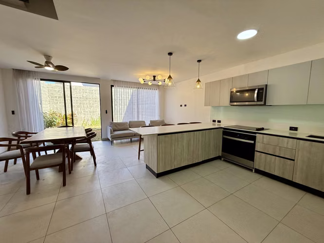 Casa nueva en Lindora para Alquiler SIN MUEBLES