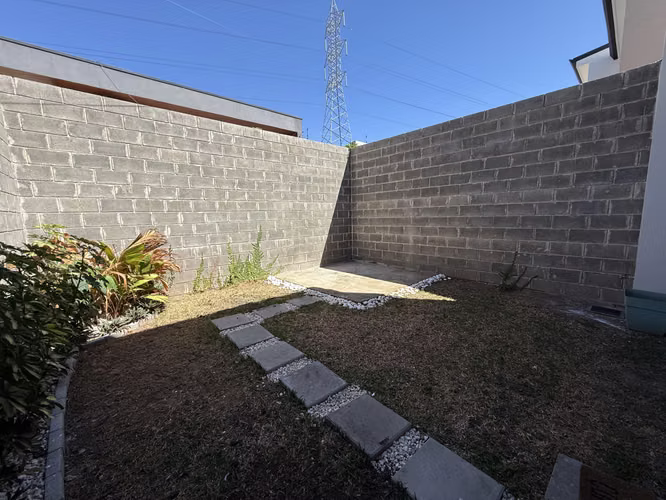 Casa nueva en Lindora para Alquiler SIN MUEBLES
