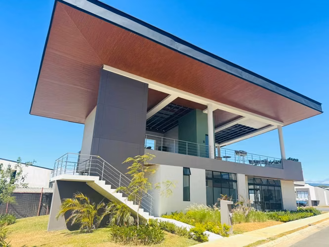 Casa nueva en Lindora para Alquiler SIN MUEBLES