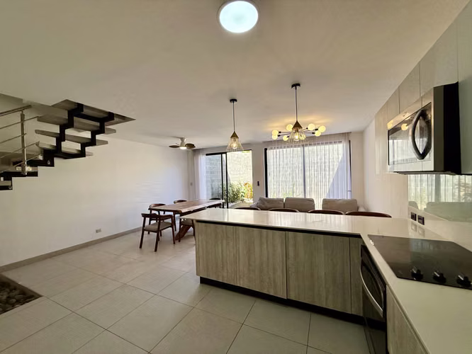 Casa nueva en Lindora para Alquiler SIN MUEBLES