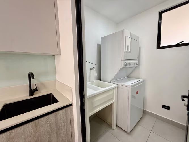 Casa nueva en Lindora para Alquiler SIN MUEBLES