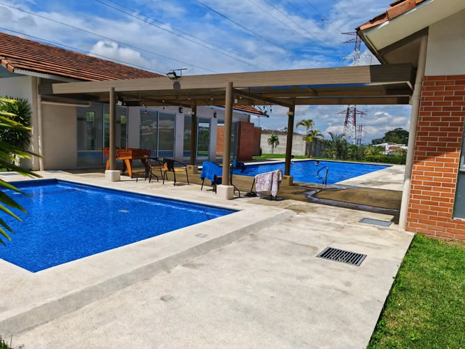 Casa en Alquiler en Condominio | Amplia  3 Habitaciones con amenidades