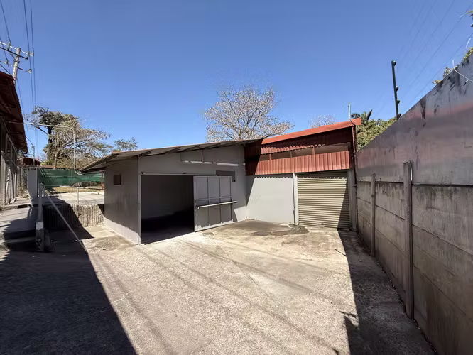 Local comercial en alquiler en Santa Ana | Carretera a Piedades (Alta exposición)