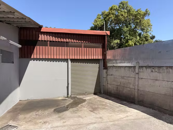 Local comercial en alquiler en Santa Ana | Carretera a Piedades (Alta exposición)