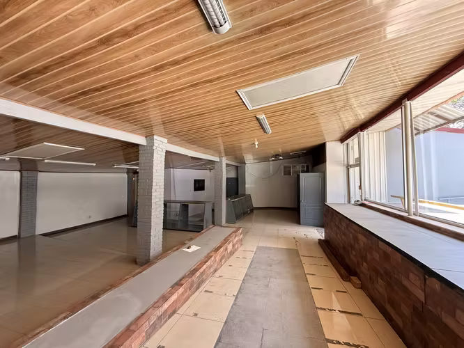 Local comercial en alquiler en Santa Ana | Carretera a Piedades (Alta exposición)