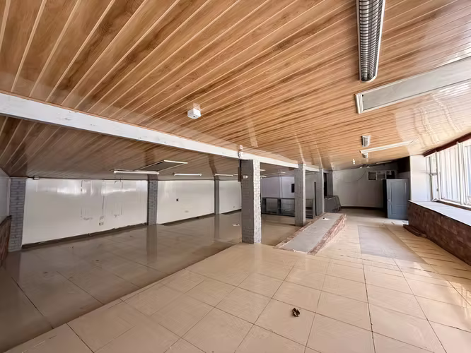 Local comercial en alquiler en Santa Ana | Carretera a Piedades (Alta exposición)
