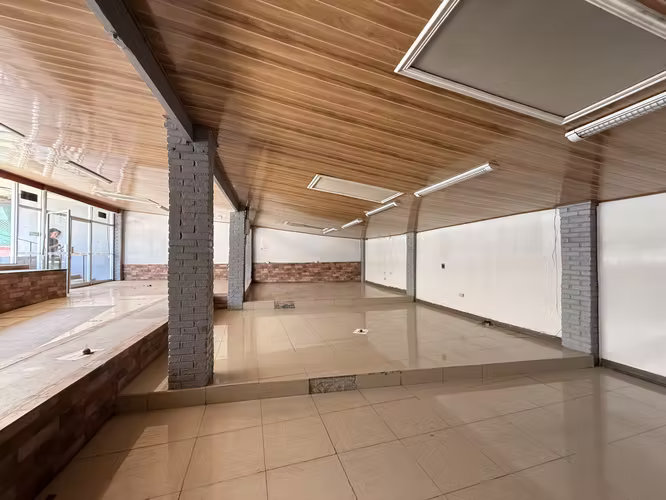 Local comercial en alquiler en Santa Ana | Carretera a Piedades (Alta exposición)