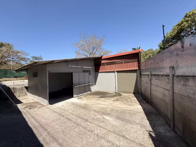 Local comercial en alquiler en Santa Ana | Carretera a Piedades (Alta exposición)