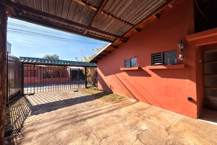 Casa en venta en Mercedes Sur, Heredia — espacio real, ubicación y presencia - Imagen 2