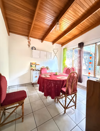 Casa en venta en Mercedes Sur, Heredia — espacio real, ubicación y presencia - Imagen 3