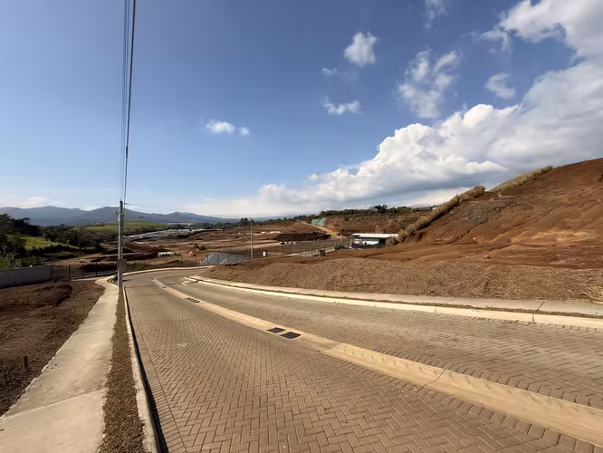 Lote en venta en Condominio Conterra, Grecia | Viví o invertí con seguridad y amenidades tipo club - Imagen 4