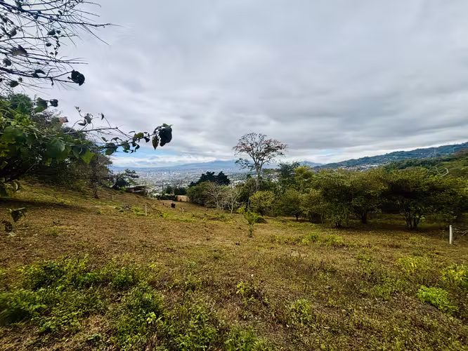 Lote, con increíbles vistas, gran potencial para desarrollo constructivo - Imagen 4